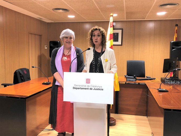 La consellera Ester Capella i l'alcaldessa de Badalona Dolors Sabater