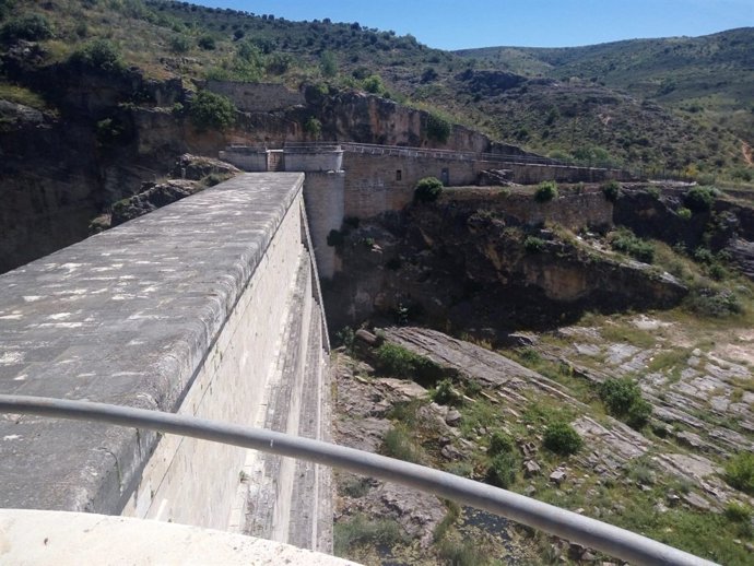 Presa del Pontón de la Oliva