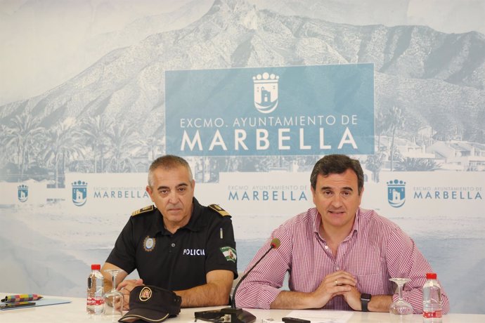 Marbella concejal felix romero con jefe de la policía local javier martin