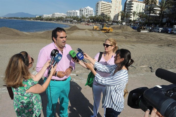 Manuel Cardeña playas marbella fontanilla aporte de arena verano trabajos