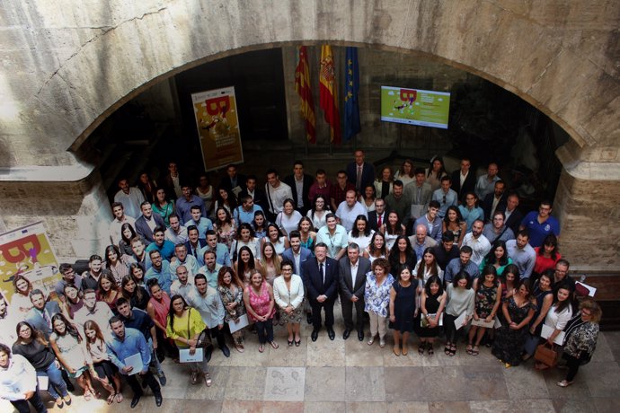 Recepción de las becas Ivace en el Palau de la Generalitat