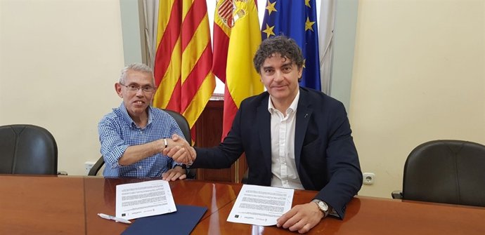 Firma del acuerdo de la AVT y la Federació de Fogueres