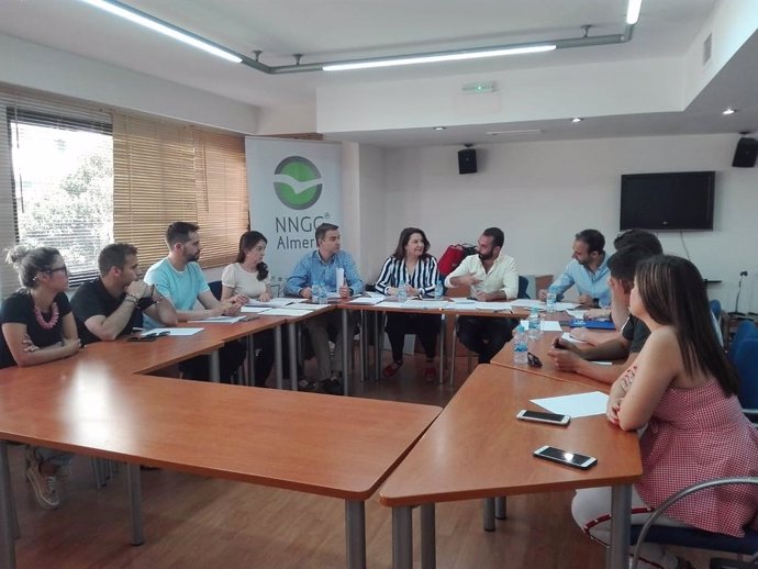 Reunión de la portavoz del PP-A con jóvenes en Almería