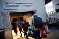 El Salvador y Honduras piden a EEUU frenar la separación de familias de migrantes en la frontera