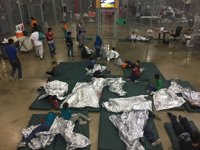 Un agente fronterizo se burla de los llantos de los menores migrantes en la frontera de EEUU: "Tenemos una orquesta"