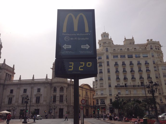 Termòmetre marca 32 graus a València.