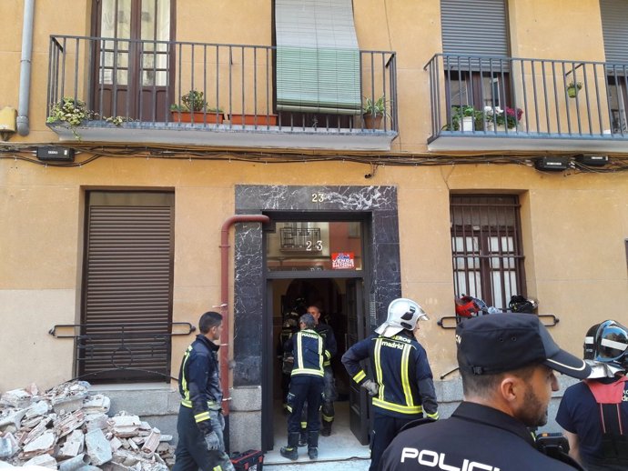 Imagen del edificio de Chamberí donde se han derrumbado las pasaleras