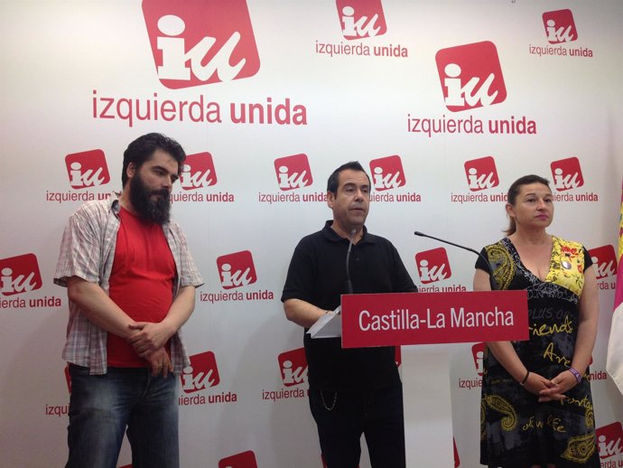 El coodinador regional de IU en C-LM, Juan Ramón Crespo, en rueda de prensa