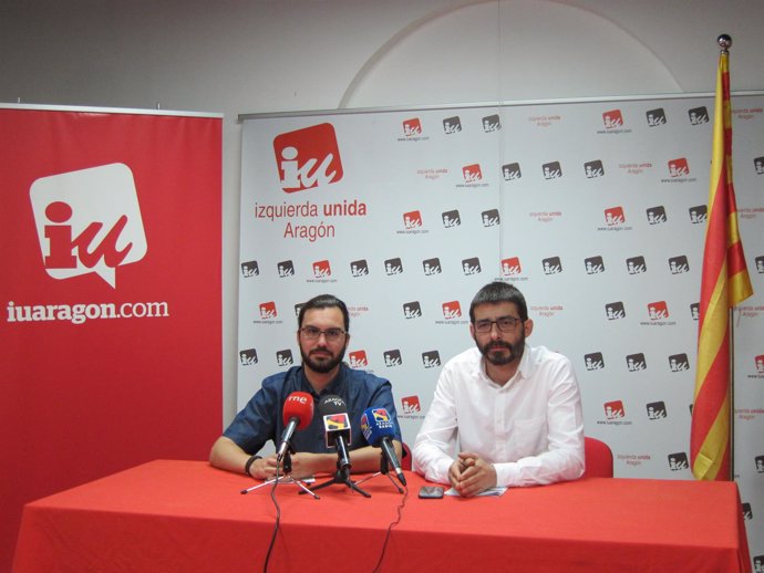 Jorge Sanz y Álvaro Sanz (IU) en rueda de prensa en la sede del partido