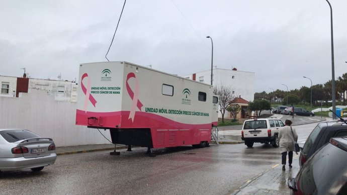 Unidad móvil de detección del cáncer de mama en Tarifa