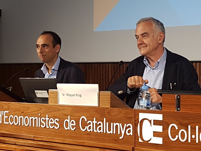 Enrique Alcántara (Apartur) i l'economista Miquel Puig