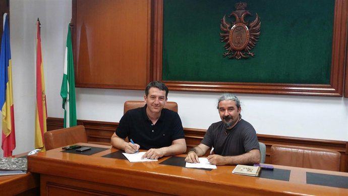 El teniente alcalde de Mojácar y el coordinador de la intervención