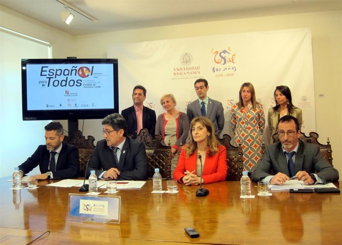 Mar Sancho en la mesa de presentación del congreso.                             