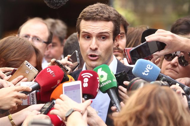 Pablo Casado atiende a los medios tras anunciar su candidatura a liderar el PP