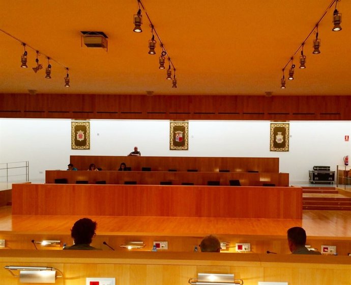 Bancada del PSOE fuera del pleno de la Diputación de este martes 19 6 18