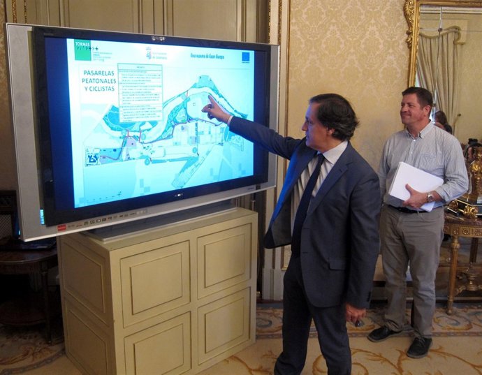  García Carbayo Muestra Las Nuevas Actuaciones.                               