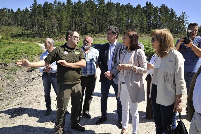 La conselleira, en su visita a A Laracha