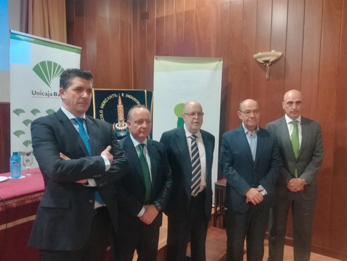 Comercio andaluz conoce la línea de financiación ICO-IDAE.