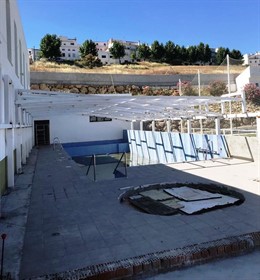 Piscina climatizada obras alozaina psoe pp acusa despilfarro 