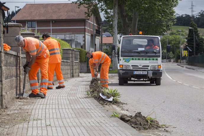 Trabajos de desbroce y limpieza, con trabajadores de Corporaciones Locales 