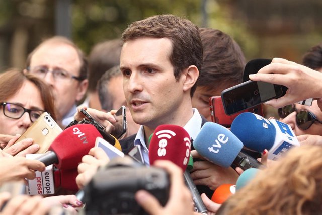 Pablo Casado atiende a los medios tras anunciar su candidatura a liderar el PP
