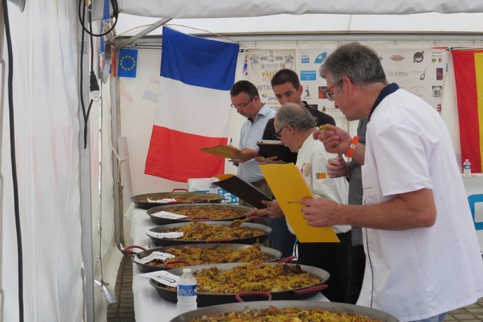 Preparación de las paellas en la ciudad francesa de Blois