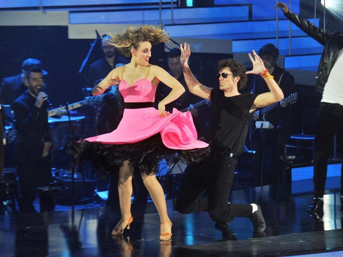 Bailando con las estrellas: El hombre de Negro expulsado bailando Grease