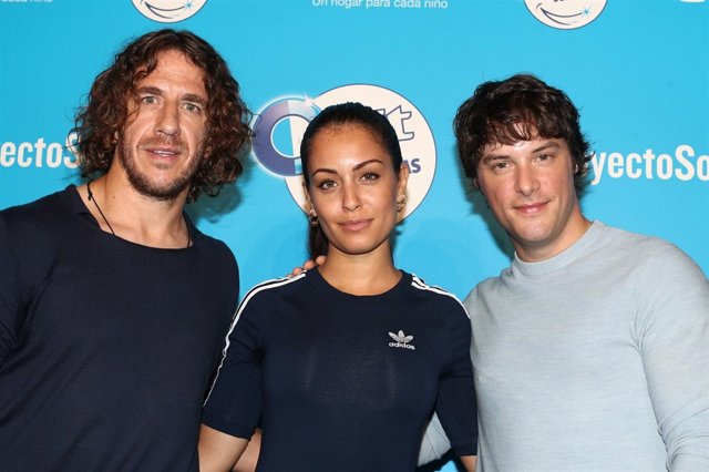 Carles Puyol, Jordi Cruz e Hiba Abouk presentan el Proyecto Sonrisas