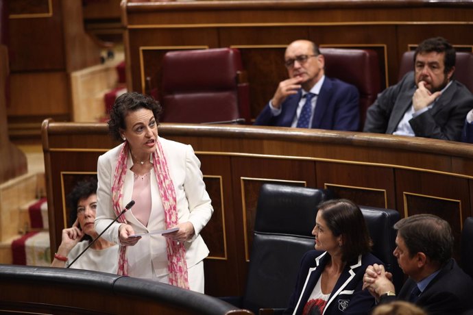 Magdalena Valerio en la sesión de control al Gobierno en el Congreso
