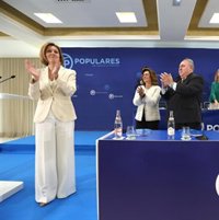 Cospedal dice que ni le sorprende ni le preocupa que De la Serna y Báñez avalen la candidatura de Santamaría 