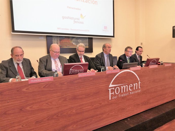 Al centre, el president de Foment del Treball, Joaquim  Gay de Montellà