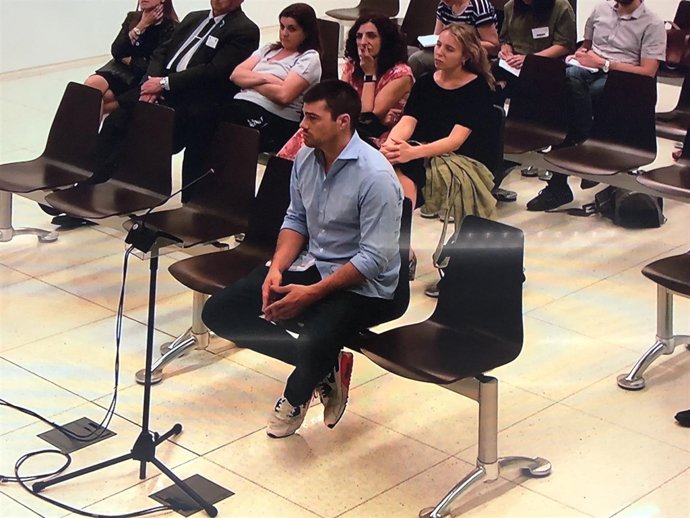 El conocido como 'estafador de mujeres', Albert C.O., en el juicio en Barcelona