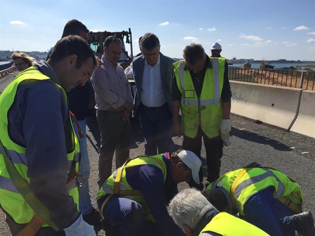 Obras de mantenimiento en el puente Sifón. 