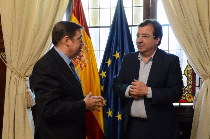 Fernández Vara y el ministro de Agricultura, Luis Planas