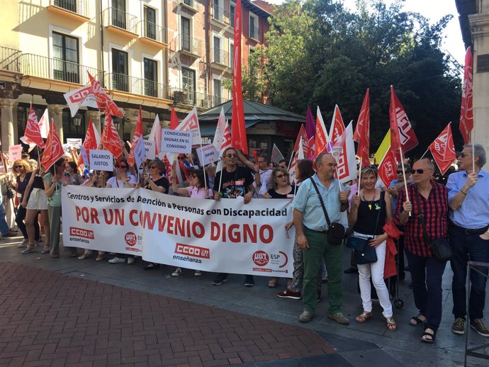 Valladolid.- Trabajadores de la atención a la discapacidad en Fuente Dorado