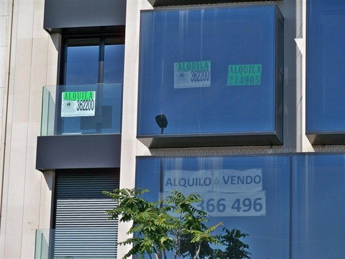 Cartells de lloguer i venda d'habitatges