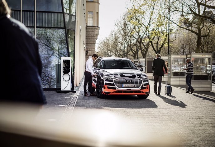 Nuevo e-tron de Audi/ Coche eléctrico