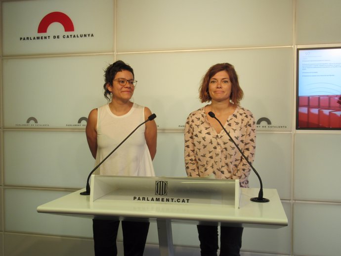 Les diputades Natàlia Sànchez (CUP) i Elisenda Alamany (CatECP)      