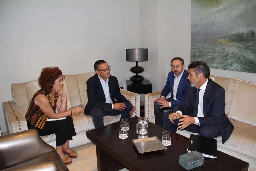 Caraballo se reúne con representantes de ATA en Andalucía.