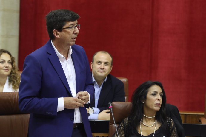 Juan Marín (Cs) pregunta a Susana Díaz en el pleno del Parlamento