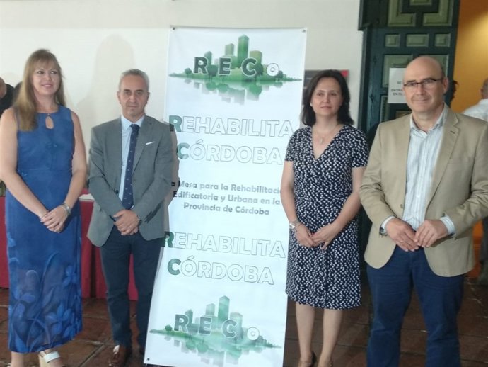 Izquierdo (centro), en la inauguración del encuentro