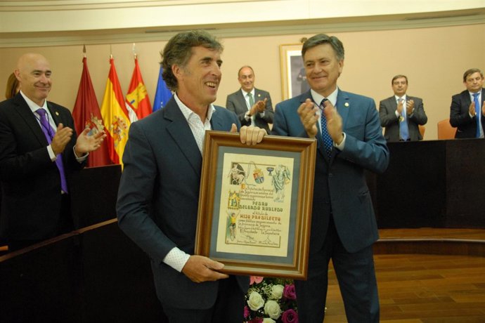 Pedro Delgado recibe el título de Hijo Predilecto de Segovia