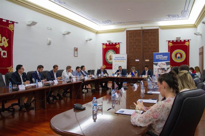 López Abad, Núñez y Nicolás