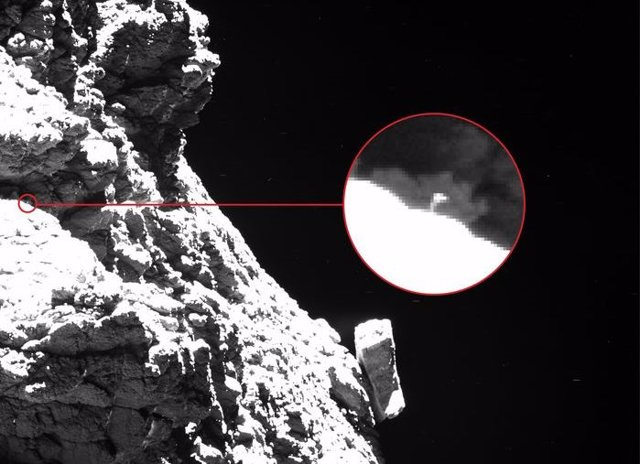 El aterrizador Philae, descubierto entre las rocas del cometa 67P