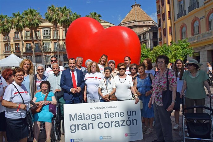 Ruiz espejo apoya a voluntariado cruz roja malaga