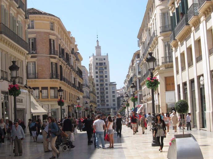 Calle Larios De Málaga Capital Con Comercio, Turistas, Ciudadanos