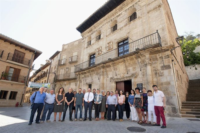 Representantes institucionales y municipales en la nueva sede