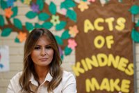 Melania Trump visita un centro de detención de niños separados de sus familias en la frontera con México