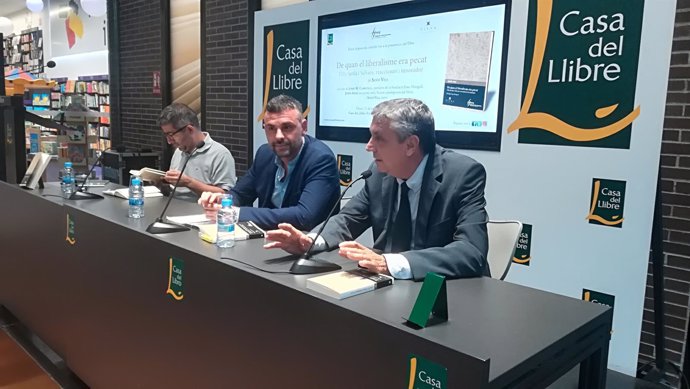 Jordi Amat, el exconseller Santi Vila, Josep Maria Carbonell