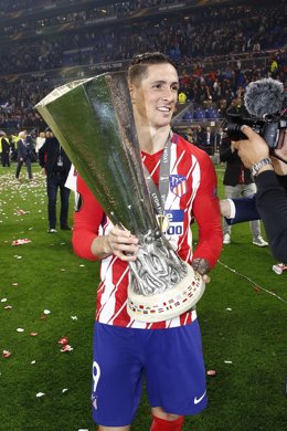Fernando Torres con la Liga Europa de Lyon